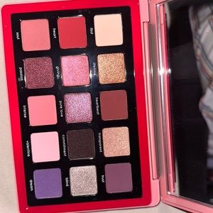 Natasha Denona love palette. In great condition. No box. Few swatch